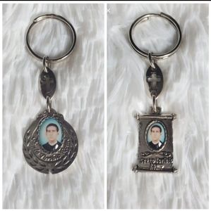 2-Pieces Toribio Romo Keychains